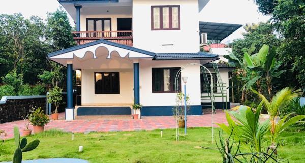 7TH HEAVEN Kannur Chakkarakkal Bagian luar foto