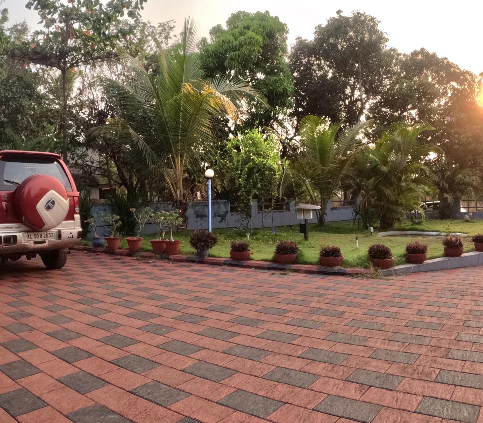 7TH HEAVEN Kannur Chakkarakkal Bagian luar foto