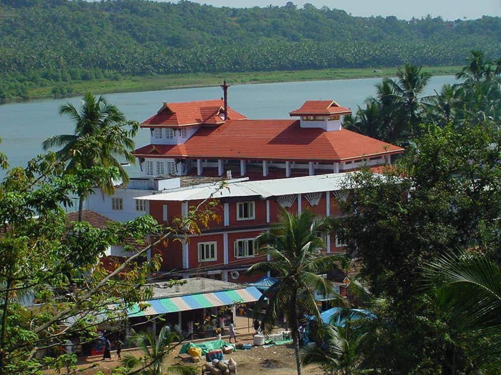 7TH HEAVEN Kannur Chakkarakkal Bagian luar foto